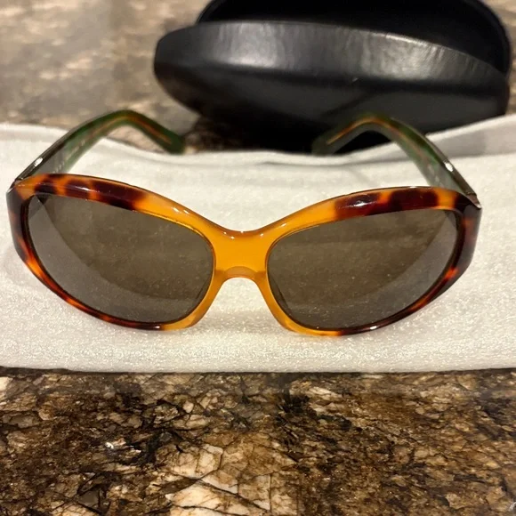 Prada tortoise shell sunglasses - Picture 1 of 9